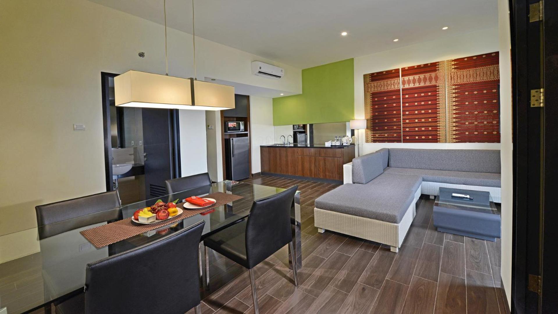 Whiz Prime Hotel Khatib Sulaiman Padang Esterno foto