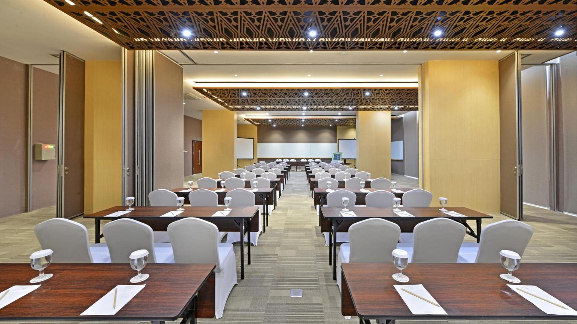 Whiz Prime Hotel Khatib Sulaiman Padang Esterno foto