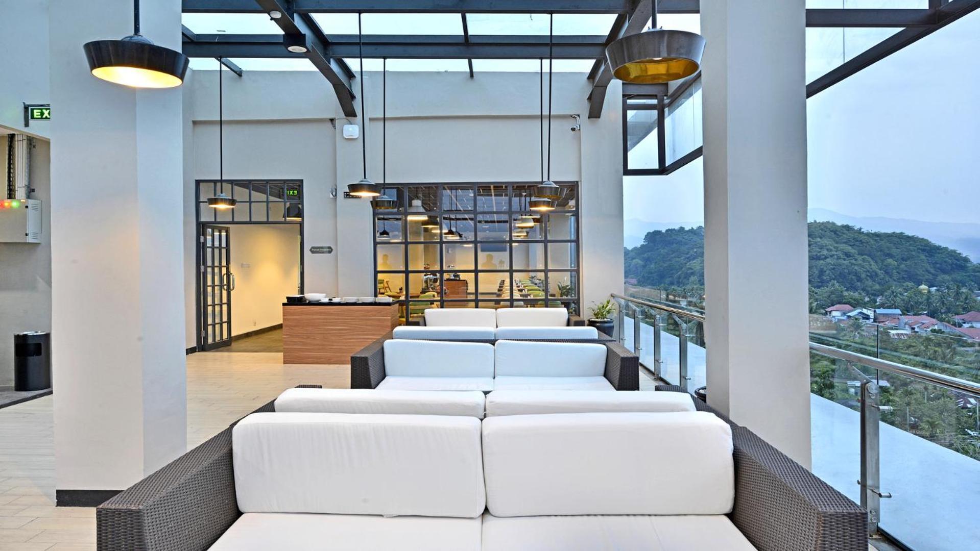 Whiz Prime Hotel Khatib Sulaiman Padang Esterno foto