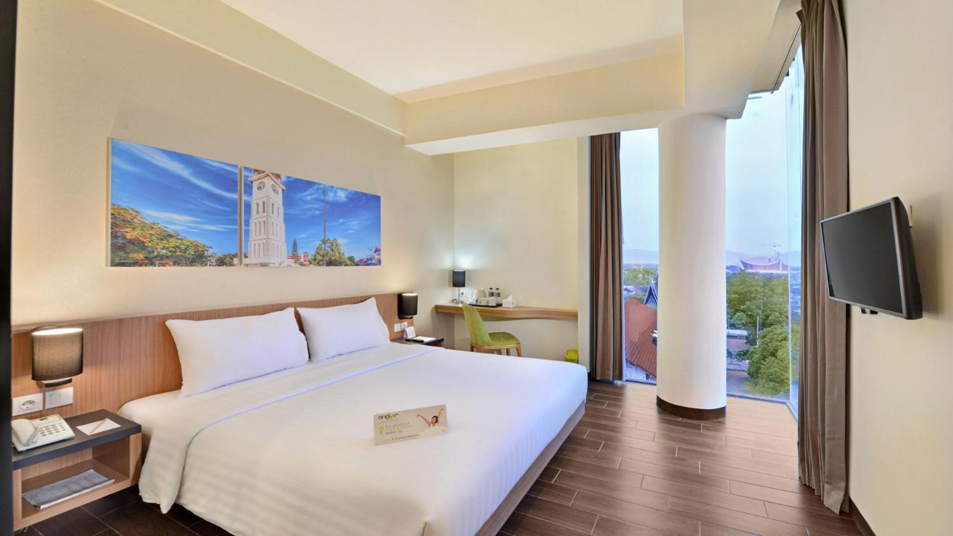 Whiz Prime Hotel Khatib Sulaiman Padang Esterno foto