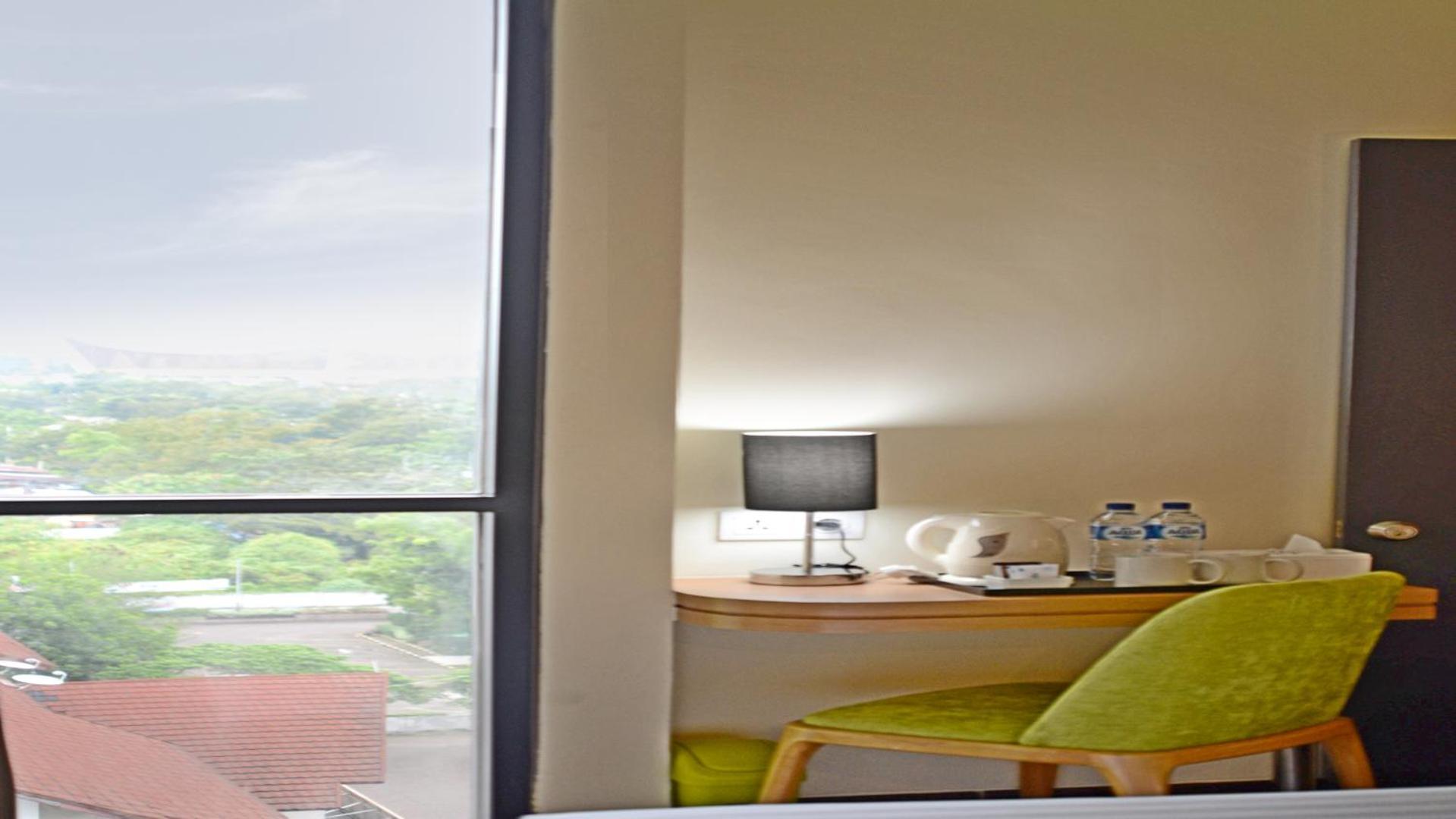 Whiz Prime Hotel Khatib Sulaiman Padang Esterno foto