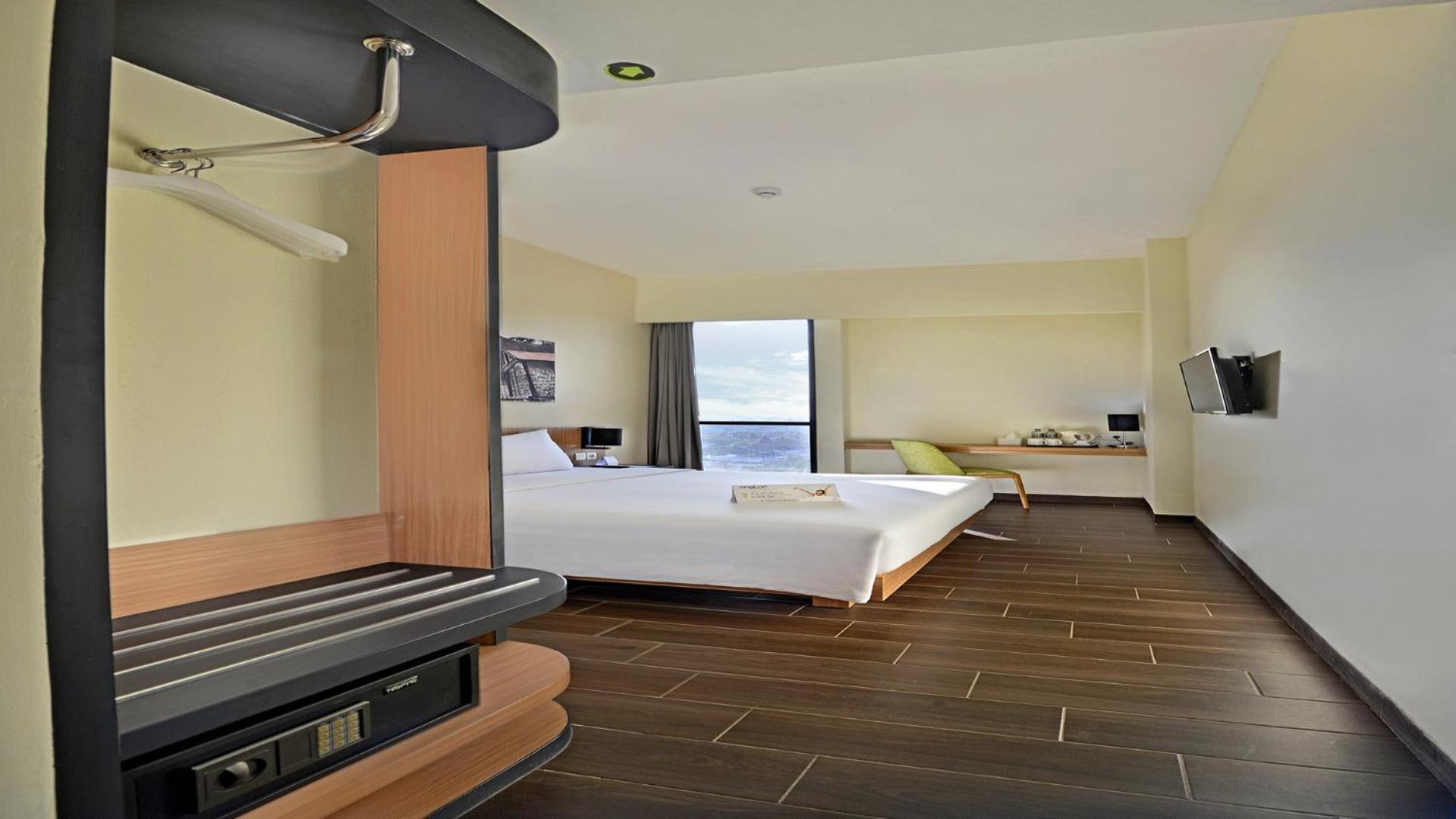 Whiz Prime Hotel Khatib Sulaiman Padang Esterno foto